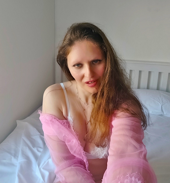 Gallery preview of Stella Cel